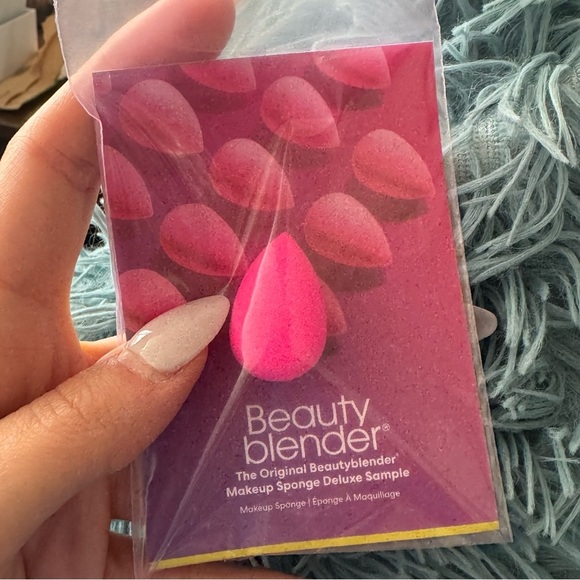 Beautyblender Vibrant Pink Makeup Sponge deluxe size - Picture 1 of 1